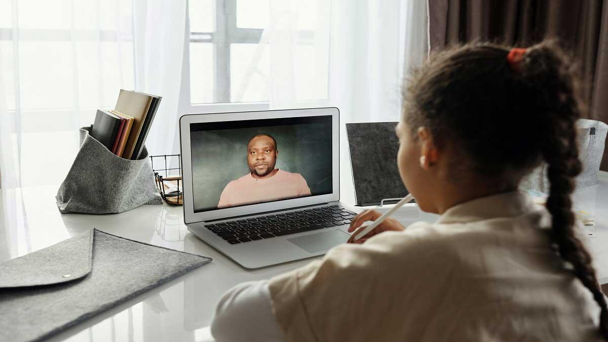 child learning online laptop
