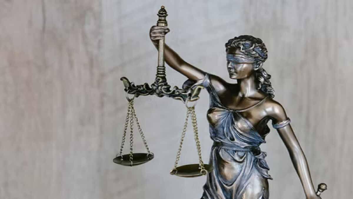 law figurine