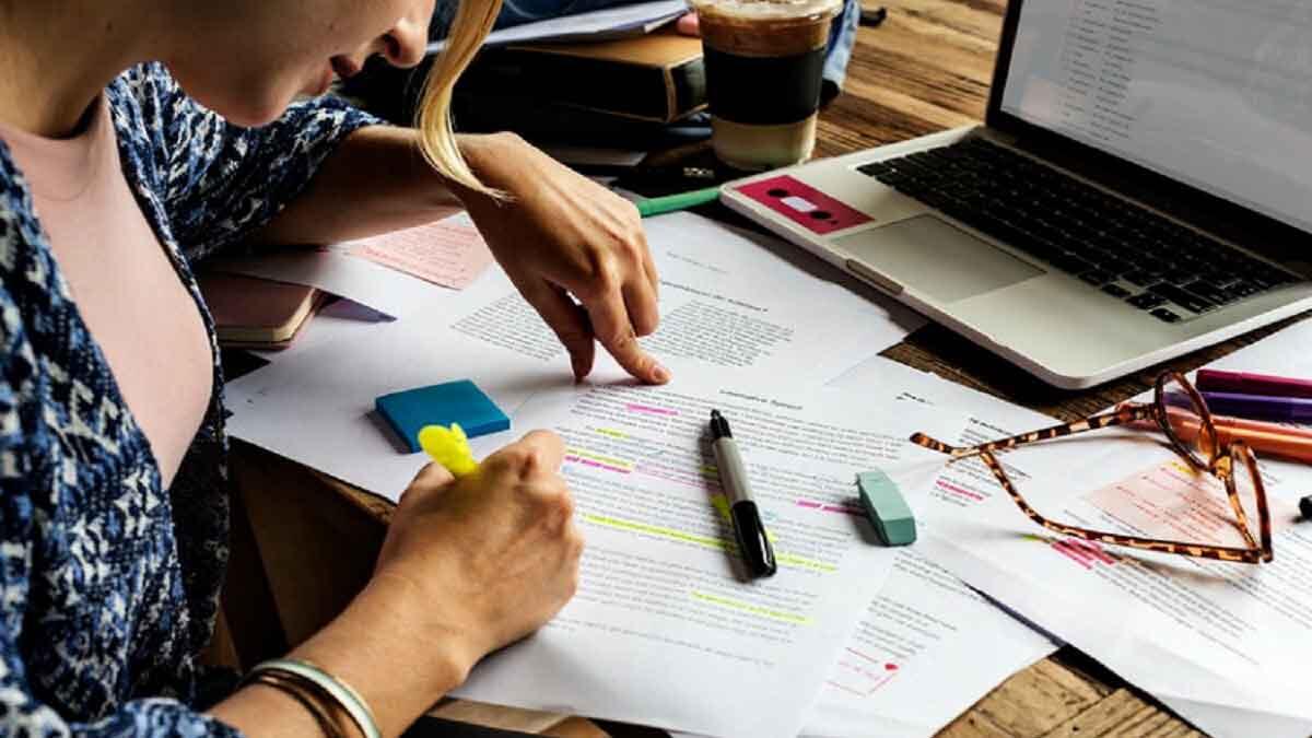 laptop study papers