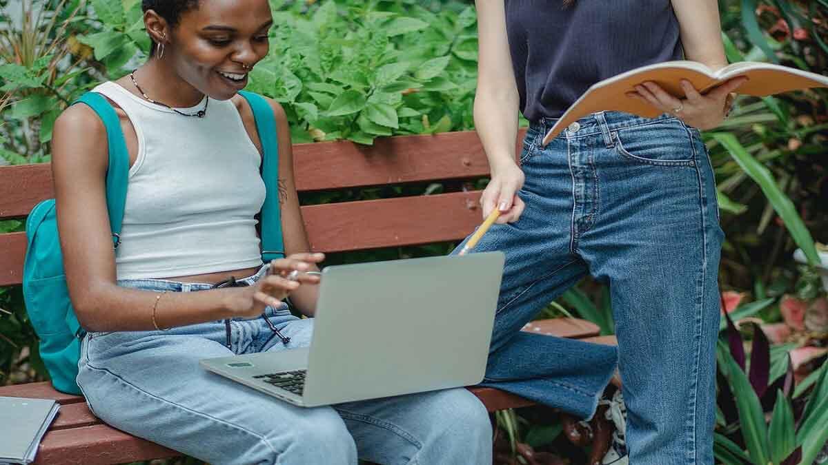 students unisa laptop on bench