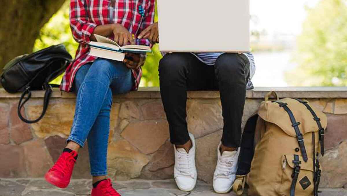 Students with laptop
