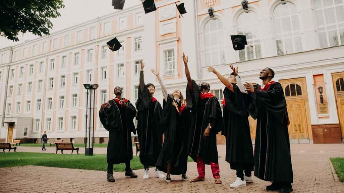students graduating from a South African university 