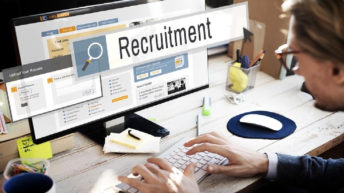 Student signing up for a career programme online 
