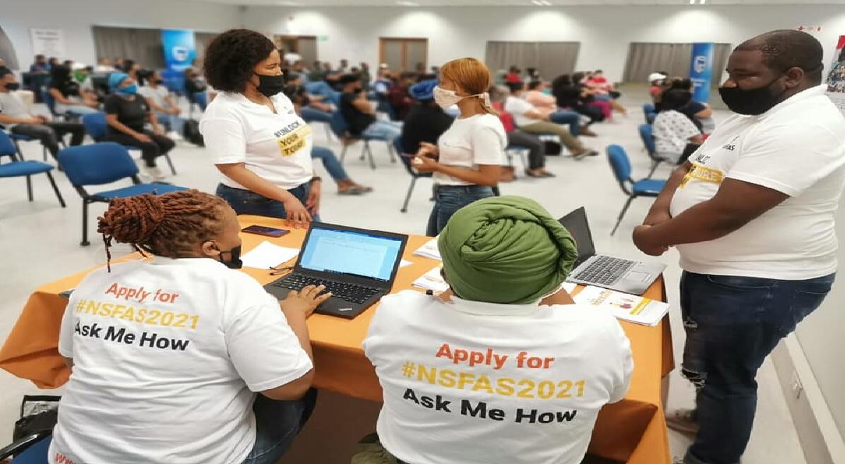 NSFAS employee assisting students with their applications