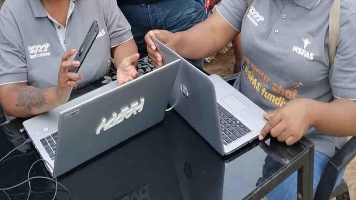 Students applying online for funding from NSFAS.