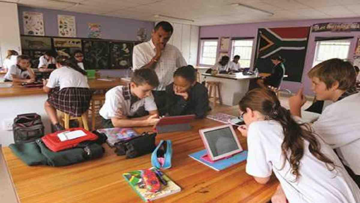 Learners using digital technology tools to help them learn.