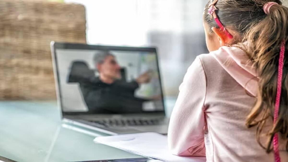 Student is taught English by a teacher online. 
