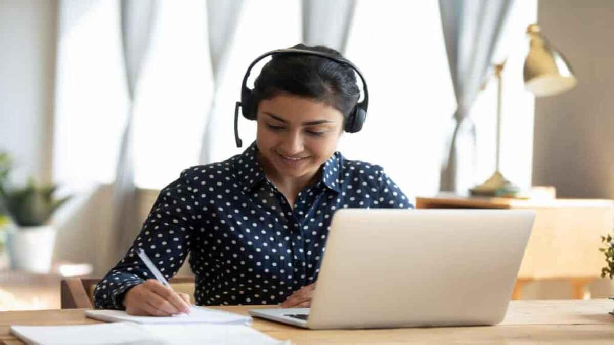 student taking pgce distance learning course