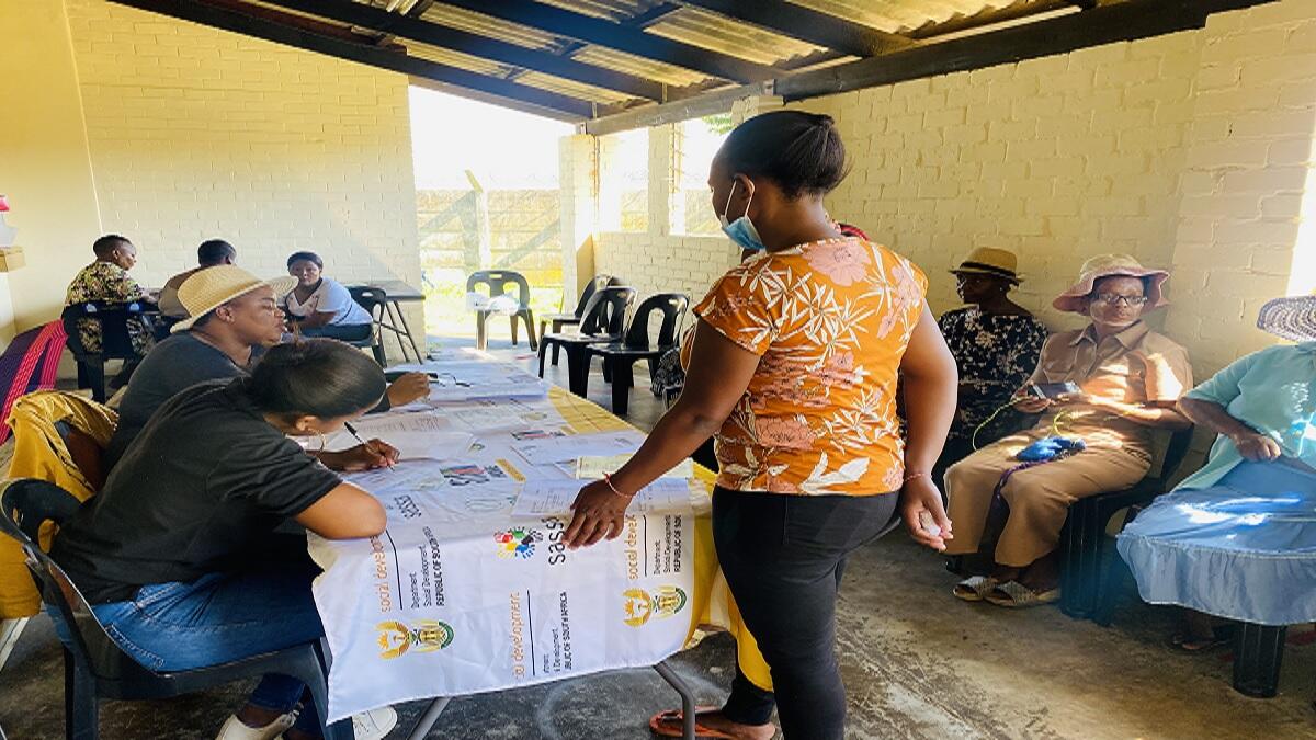 Sassa employees helping clients reapply for SRD grant