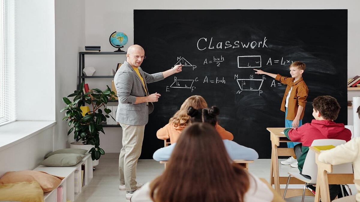 Teacher explains content to class