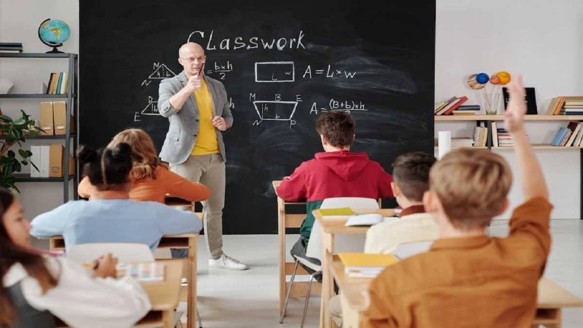 A teacher doing a lesson in a classroom with learners seated at desks