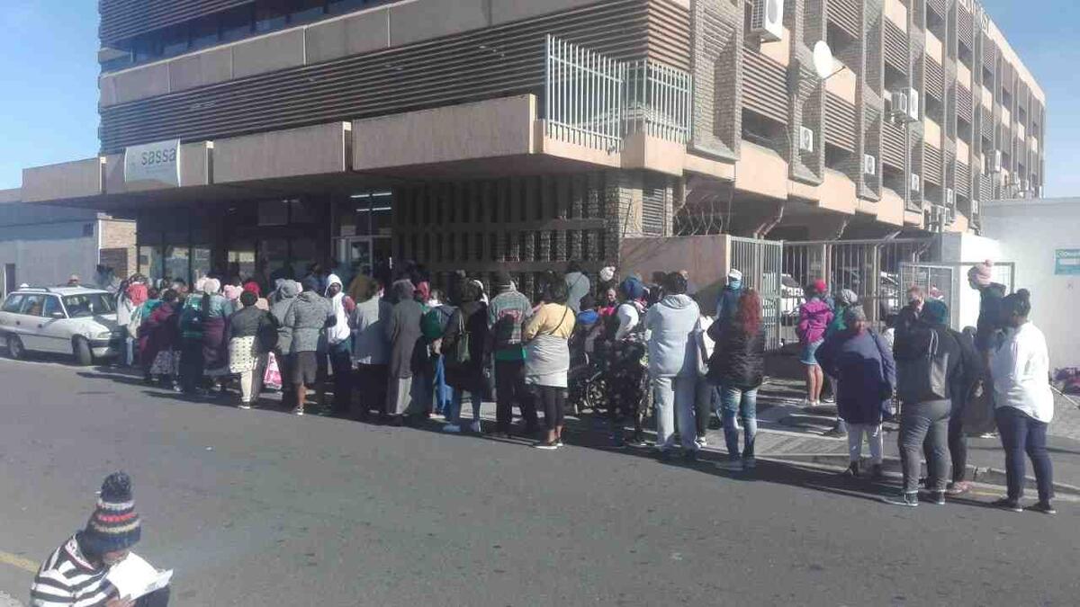 Long Sassa collection queue in the Western Cape 