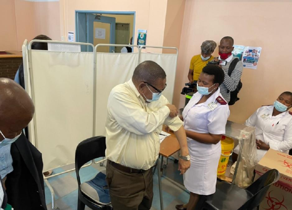 Dr Blade Nzimande preparing to vaccinate.