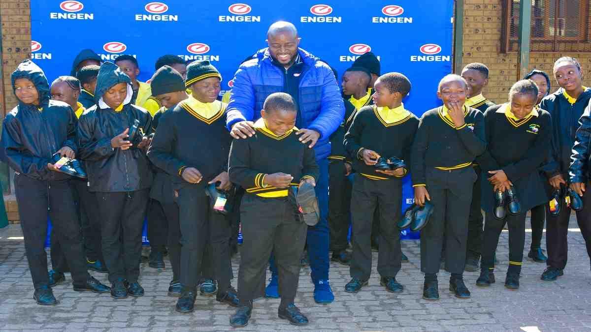 Children receive new school shoes 