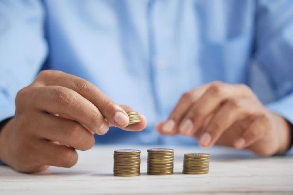 Student saving money