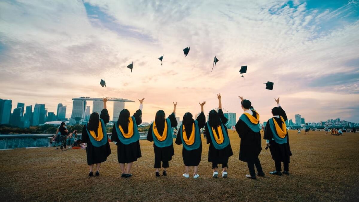 Group of students graduating 