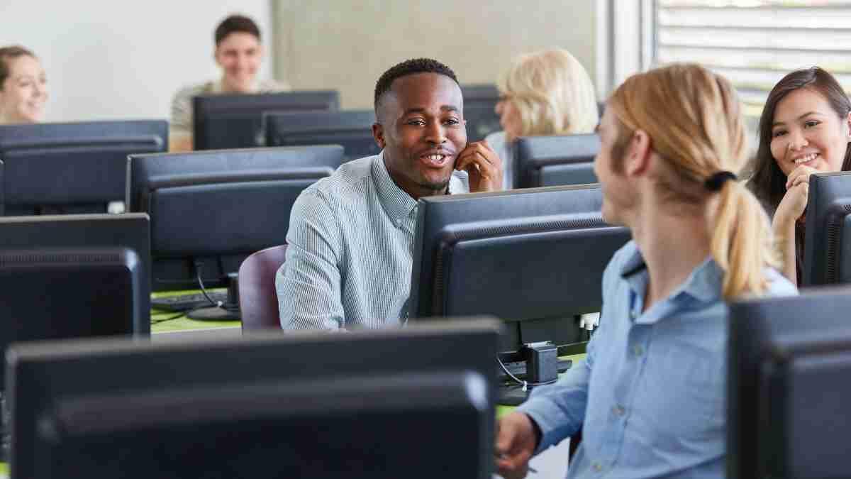 people enrolled in computer course 