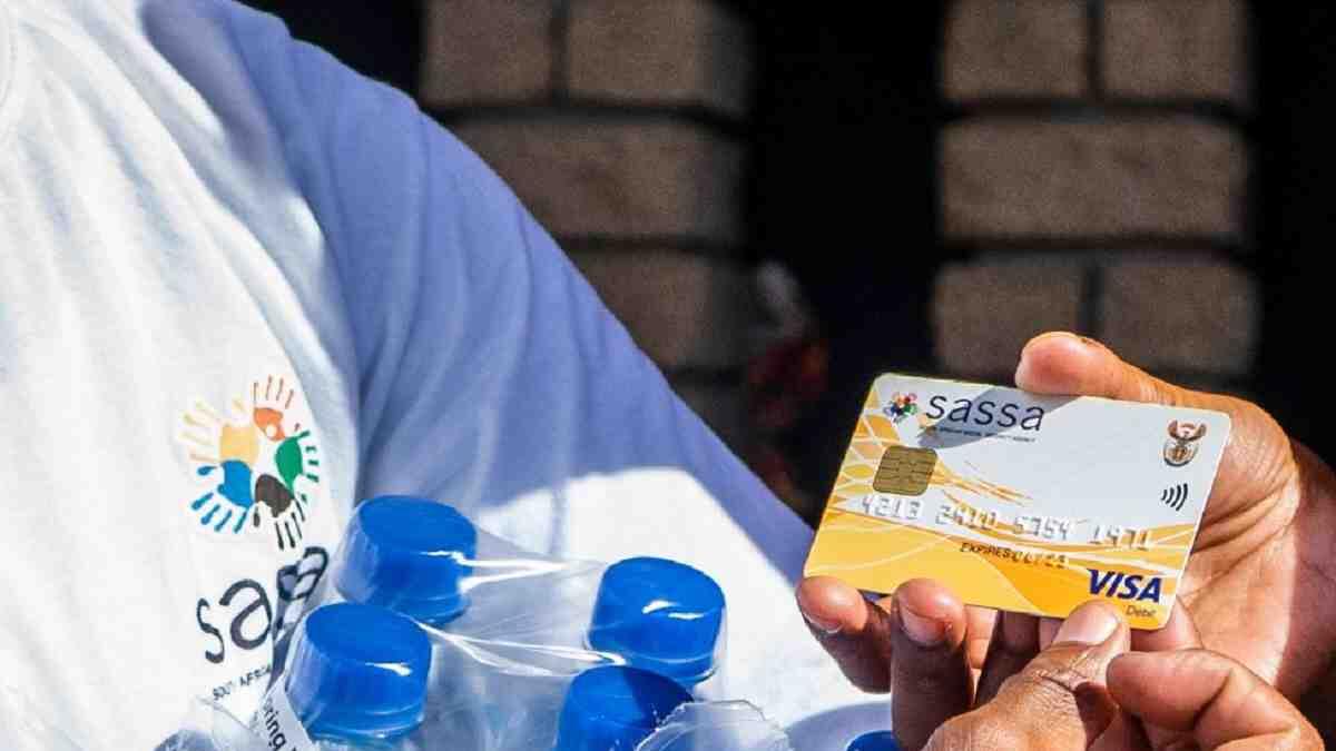 People applying for Sassa grants