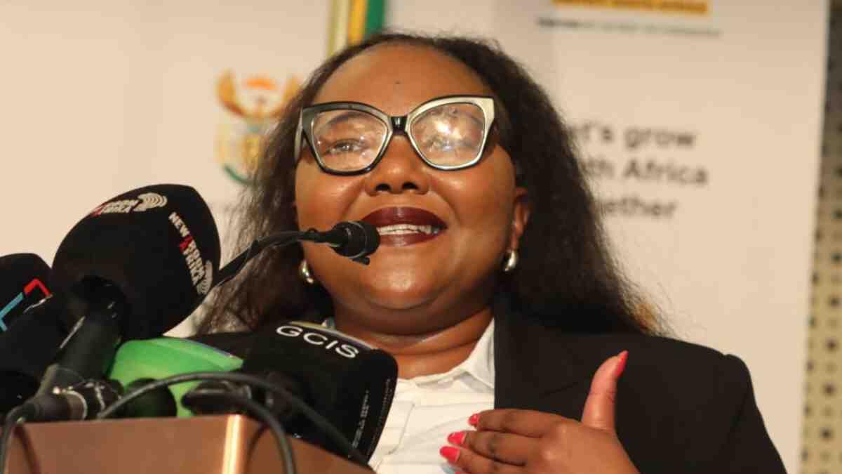 dbe minister siviwe gwarube