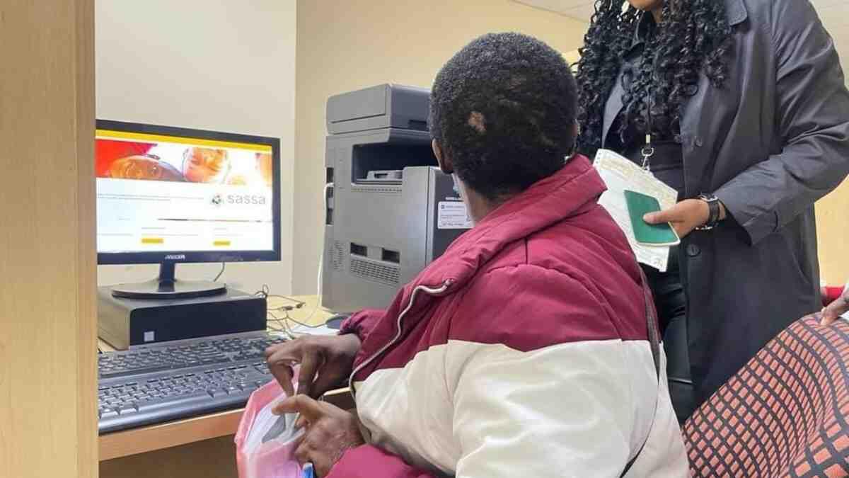 person doing a sassa status check