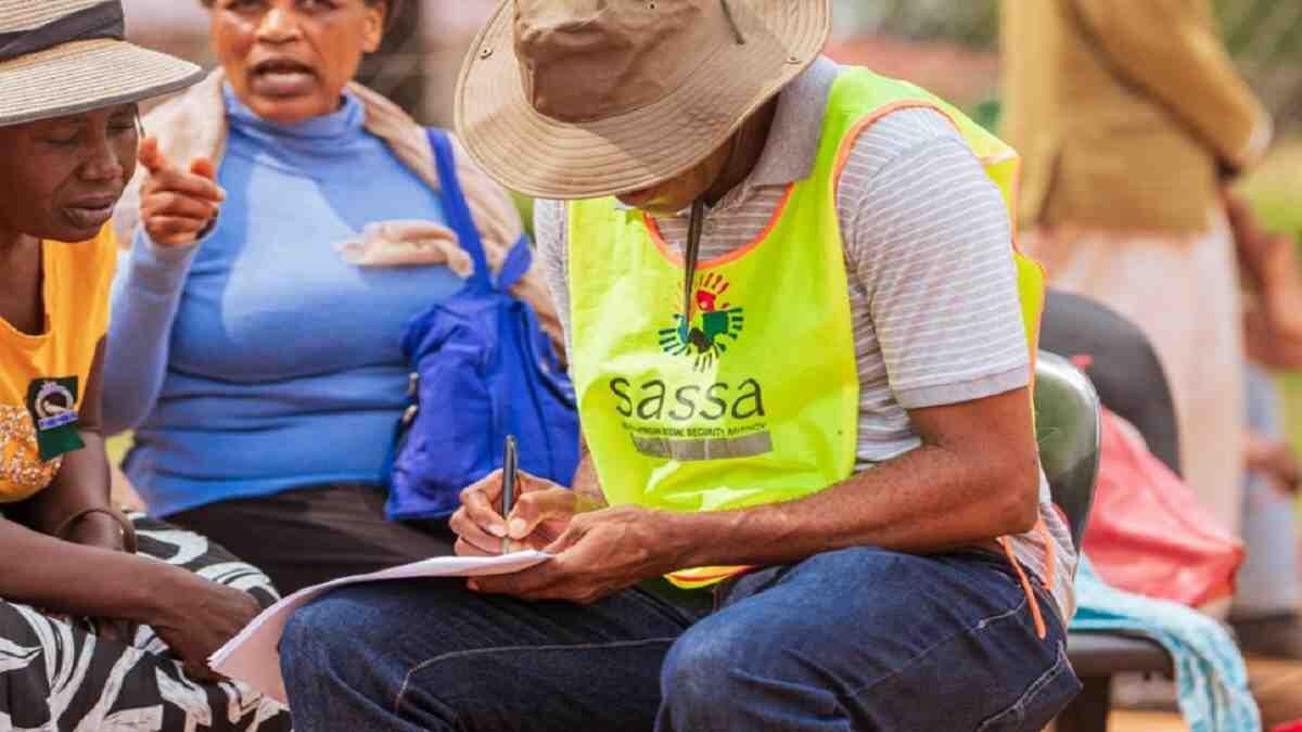 worker helping with sassa grant payment