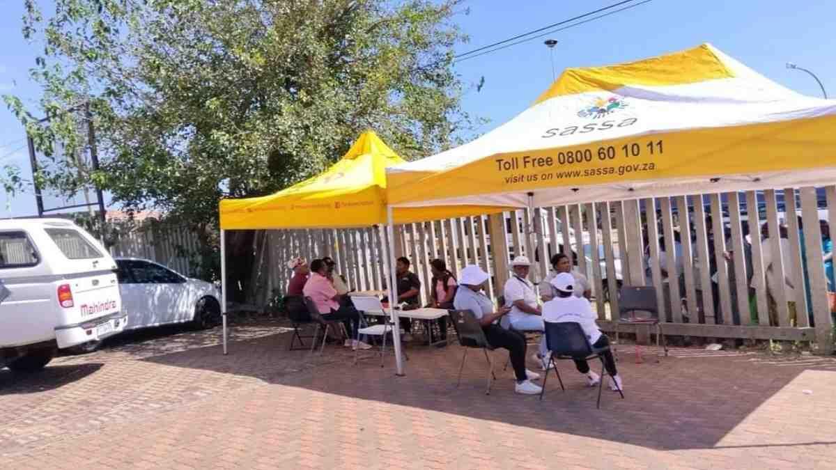 sassa tent outside sassa office for sassa child grant application