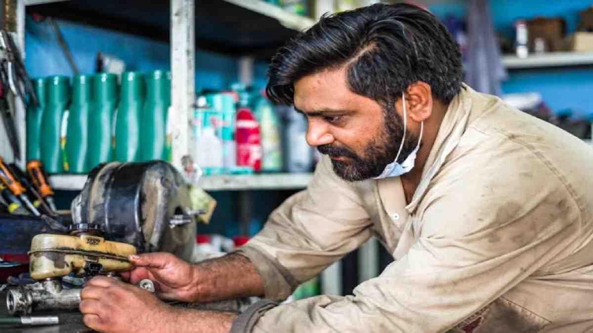 artisan who trained at a tvet college