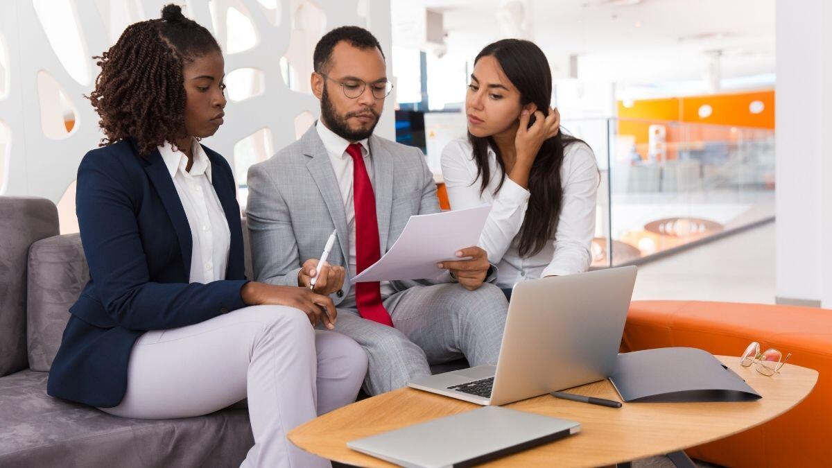 3 employees having a meeting in an office environment