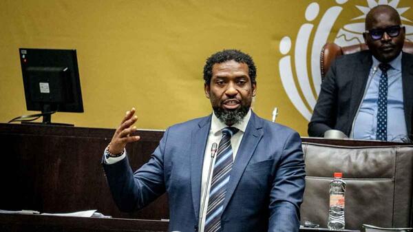 Minister Buti Manamela
