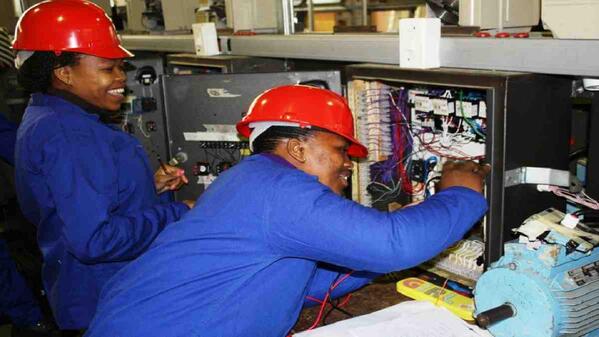 MIllwright apprentices preparing their practical trade test 