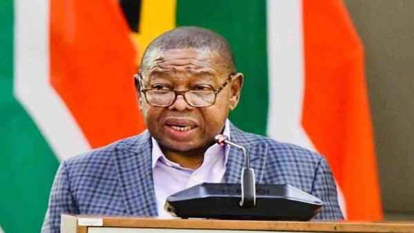 DHET minister will ensure that funded students can register 