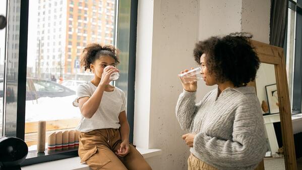 parent talks with child about how to choose subjects