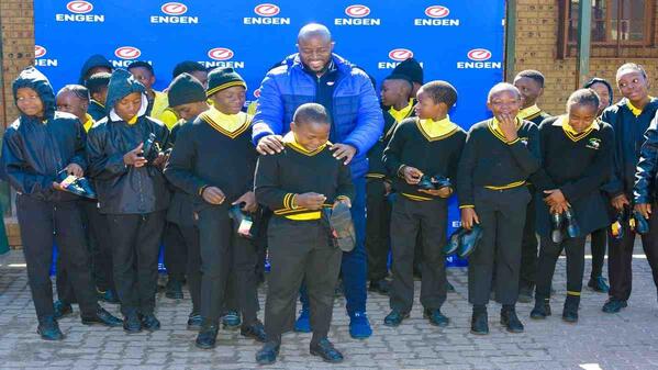 Children receive new school shoes 