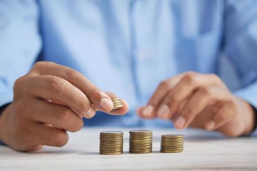 Student saving money