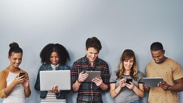 youth applying for jobs online